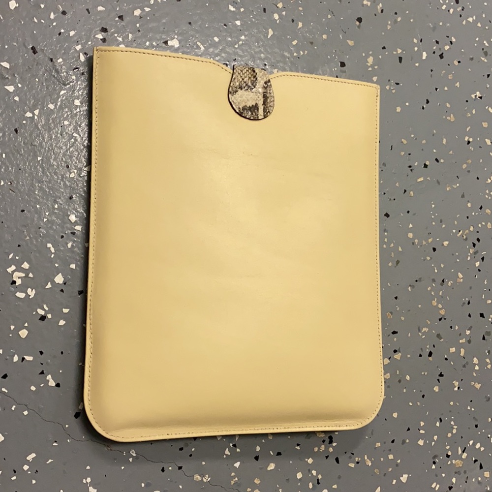 Python Print Leather iPad Case . Made In Italy - Picture 2 of 3